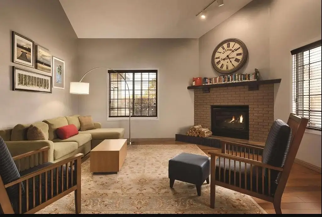 The library lounge, with the gas fire lit, at Great North Inn & Suites